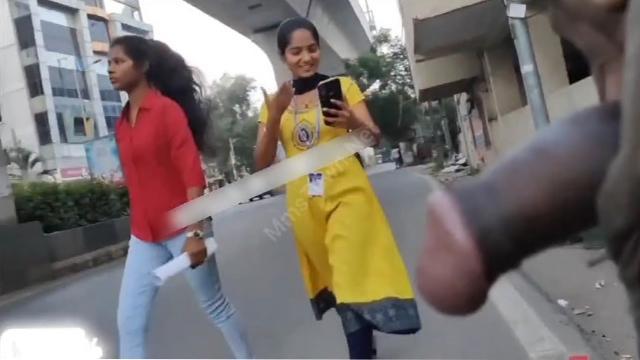 Guy Flash Cock Infront Of College Girls Leak DesiFile