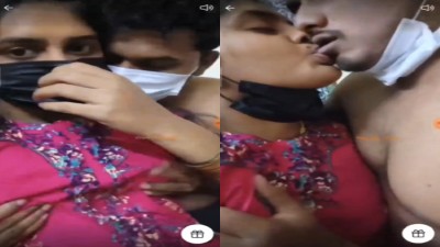 Couple Kissing And Massaging Mulai